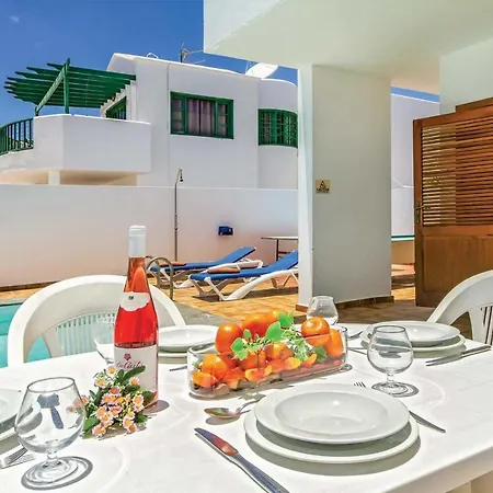 Villa Puerto Del Carmen Sleeps 4 Air Con Wifi Puerto del Carmen